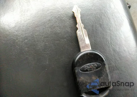 2005 Ford Escape Xlt z USA, uszkodzony, nr VIN 1FMYU93105KB94441